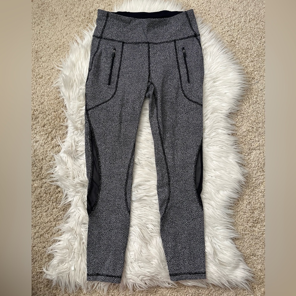 {Lululemon} Invigorate 7/8 Tight Legging in Chakra Print Alpine White Black